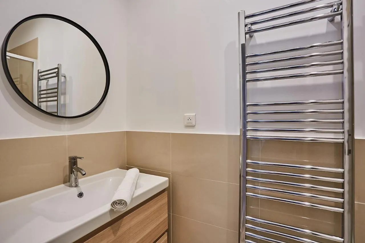 Apartment Center Of Paris By Studio Prestige