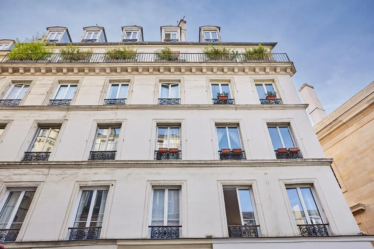Apartment Center Of Paris By Studio Prestige