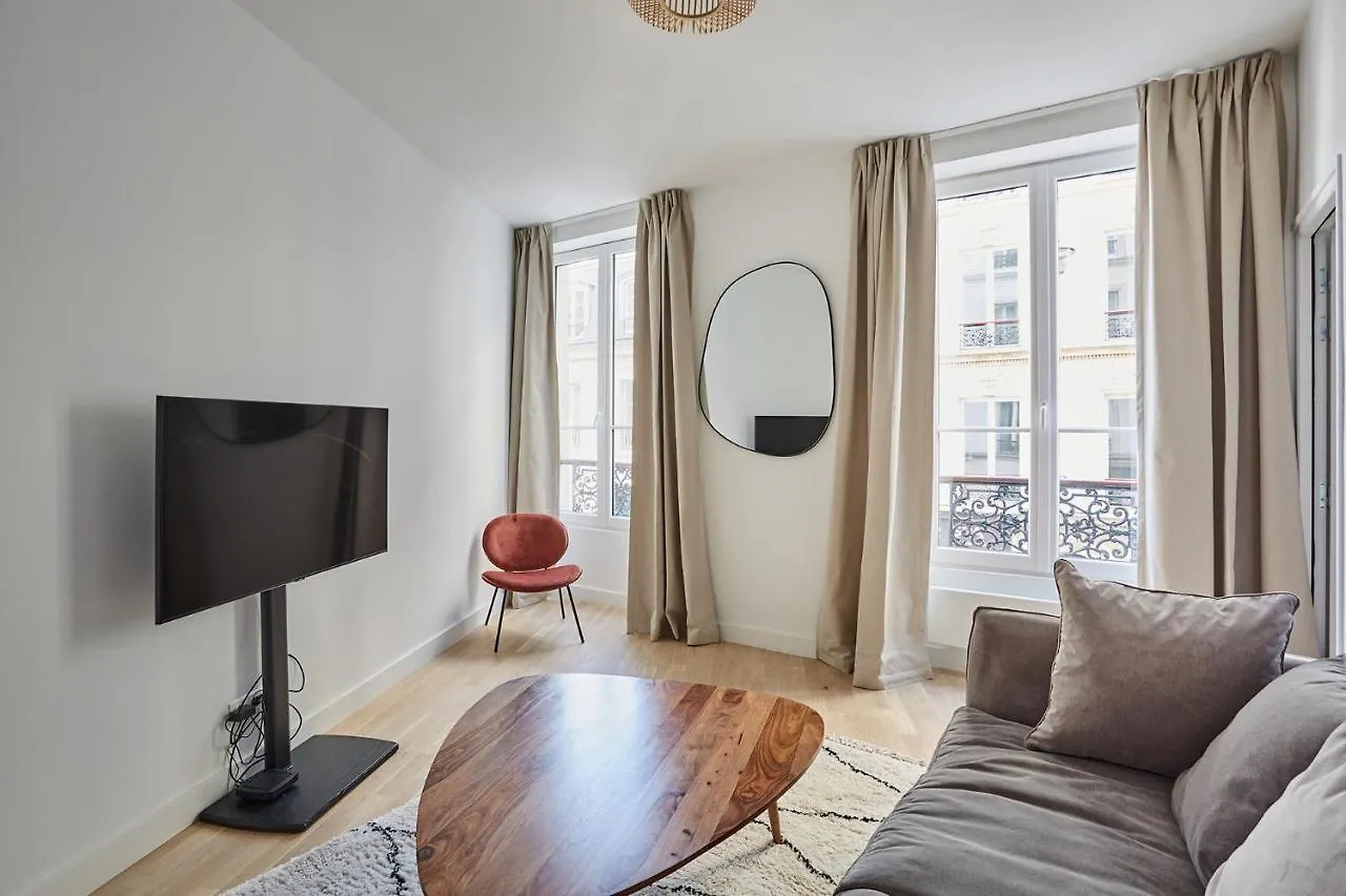 Apartment Center Of Paris By Studio Prestige