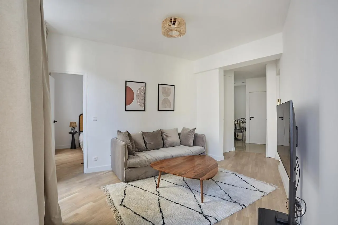 Apartment Center Of Paris By Studio Prestige location