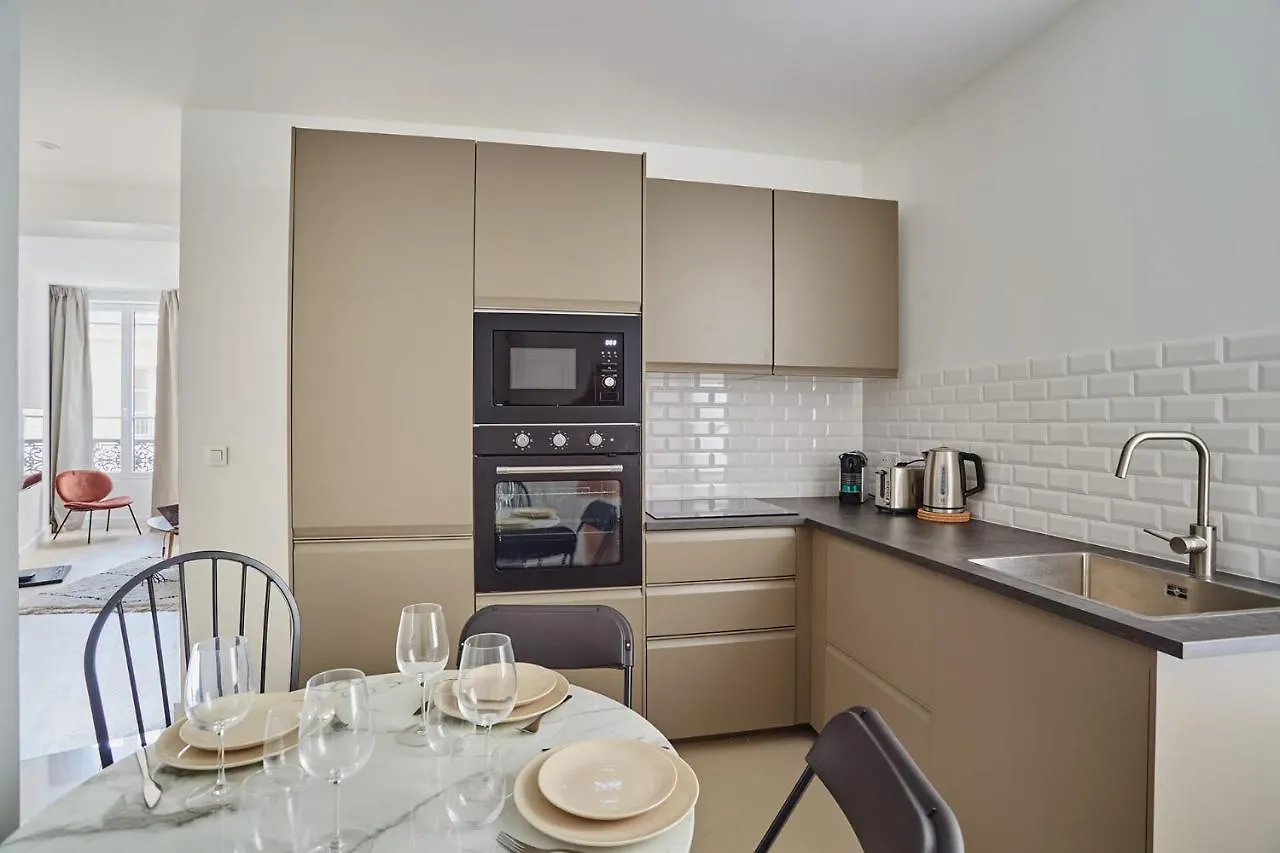 Apartment Center Of Paris By Studio Prestige